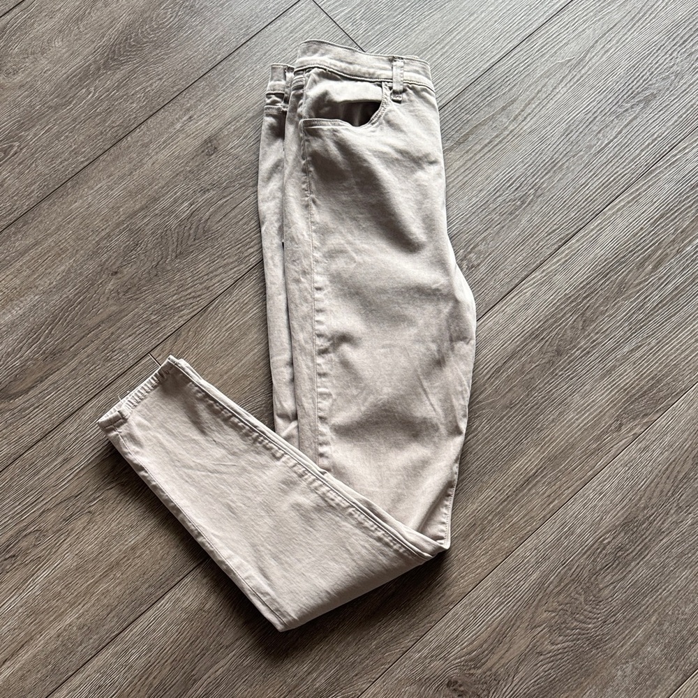 J BRAND BEIGE JEANS Size 29